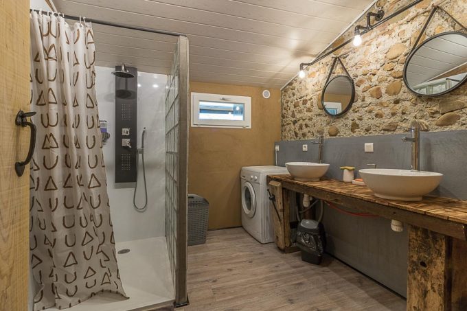 31G101696-81a9ab1bf0a8448cbe0741ec5037c37c