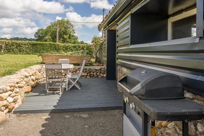 31G101696-81b4368b4cee4bee82f56ead6dc428ef