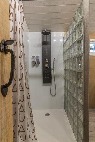 31G101696-8d9b249392684a2998627e61aa72389f