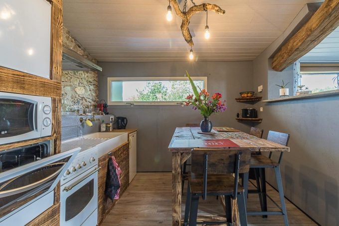 31G101696-8f1e0405eb794a4eb9cb762b1fe4941c