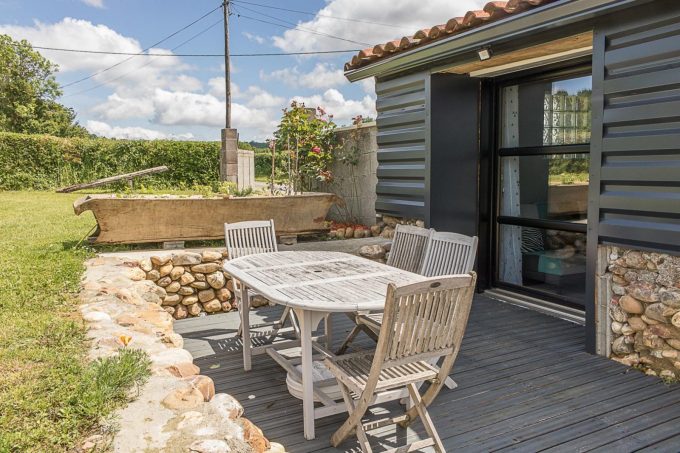 31G101696-f4e1b5c98d974bee840209843bc72f57