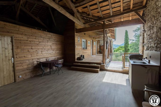 31G101699-35e4fb8451c64f08adc7377f1315da2b