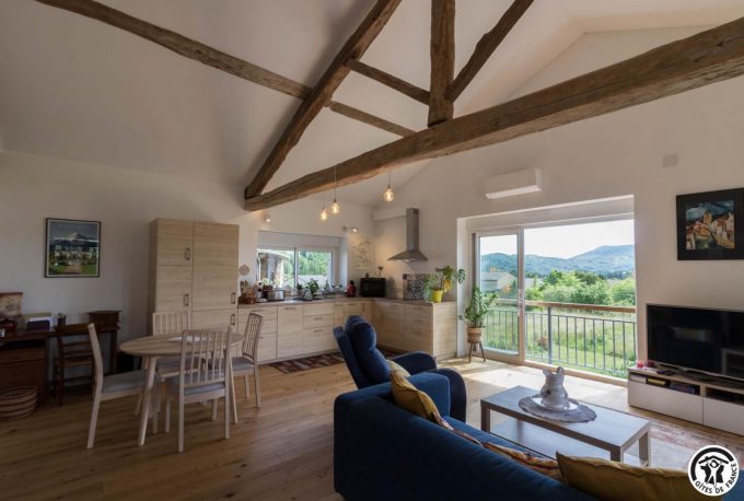 31G101699-469504e2ec244bf5af51e03a12436e0e