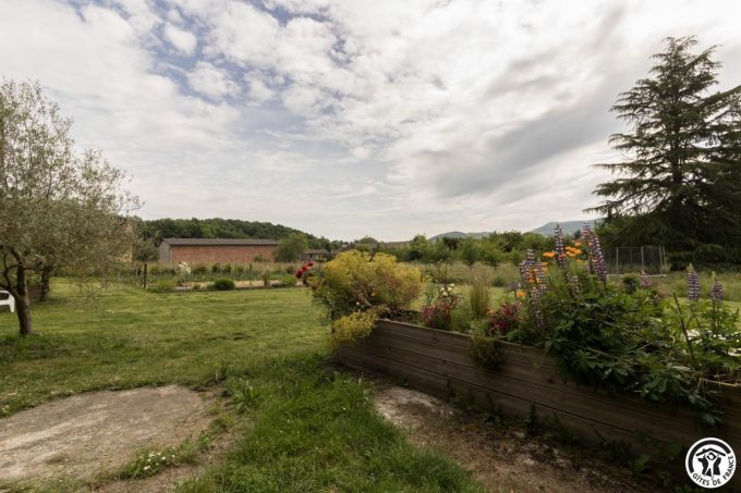 31G101699-48636671c2a64c4f9897a5b6620e65b9