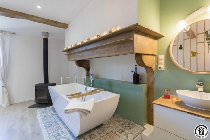 31G101704-20a9827977664948bcae46694f7486bc