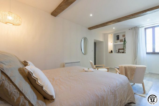 31G101704-51f62126c17d425c9f2af160d46a964a