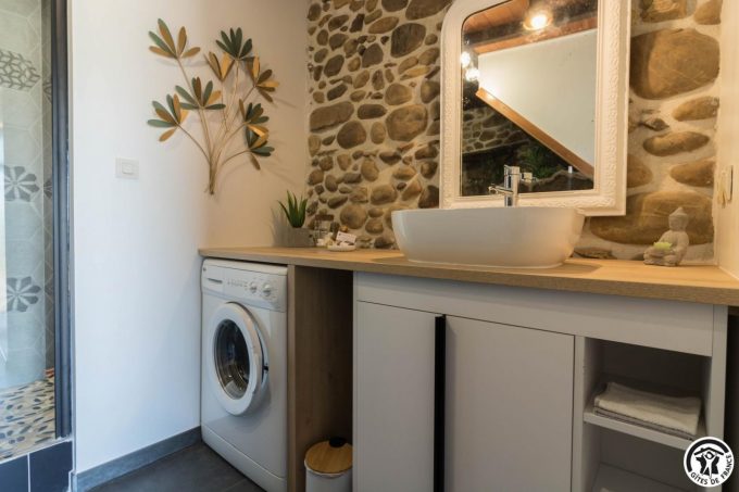 31G101704-56e79e6486f94a08a2c4d12c3dc6af6a