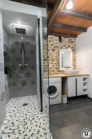 31G101704-5e5a9b72ce40476580223023cb3c7f7f