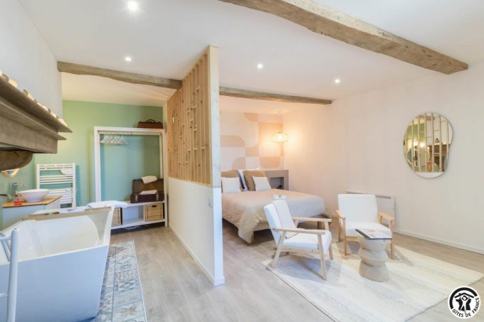 31G101704-67efade206af47889e5f33040543a884