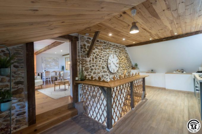 31G101704-7e64eb07f4ee43c3961609f855ddcb81