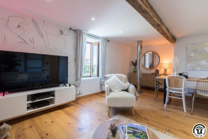 31G101704-880253ee6eea44018a329822a2e8ad25