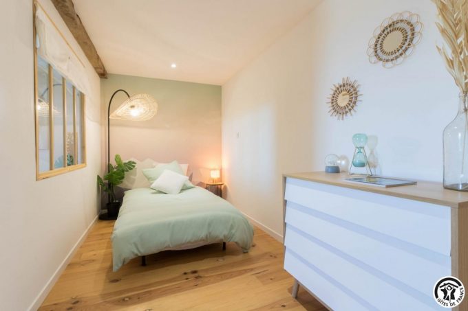 31G101704-9e787471657d4727a958f1519b978cf3