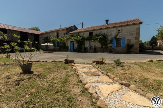 31G101704-c72544f563134fa1b125c2846134b002