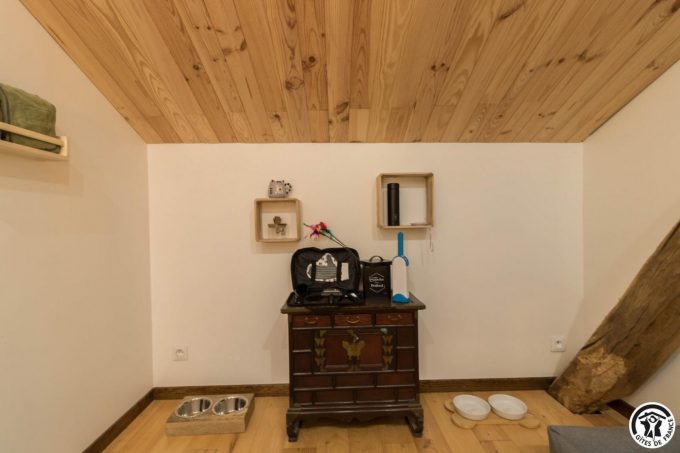 31G101704-e12d193a62a64e3bb7ef95ce7f4e5927