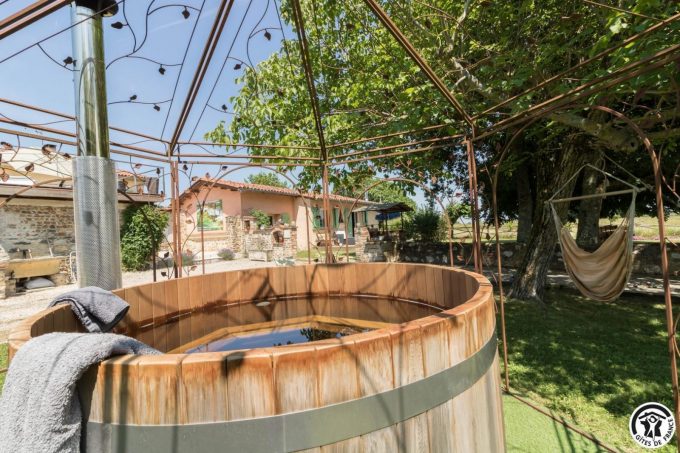 31G101706-6ef113101957403cb2694a2f988aff55