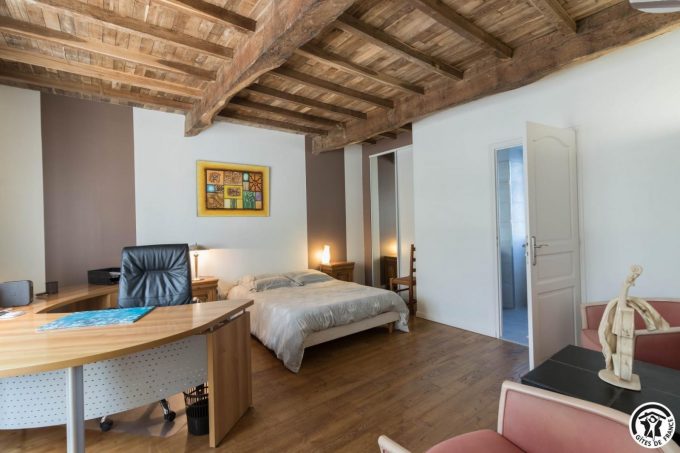 31G101706-78e5657e5ac447a18a56cec5b5efcad0