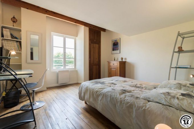 31G101706-842ee740c47e4ca78474deac2c6e3736