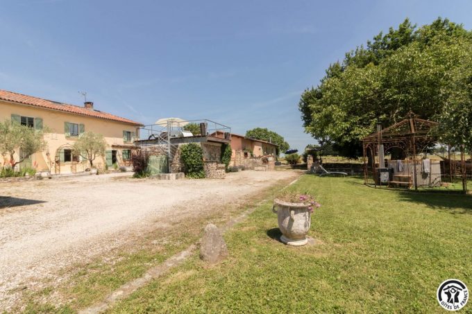 31G101706-a918280c62cf42e1bf644cb9e516f830