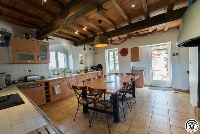 31G101706-d946c4bdf6dd4bb28331afd0b9a5f835