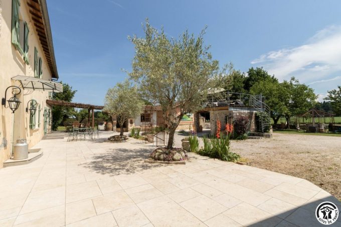 31G101706-e15f7b0881ab421e9f3758b0a5393a4e