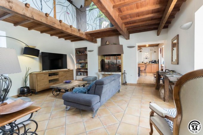 31G101708-34fa51042e484ae490f1ec46a1d66ec4