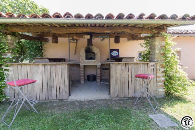 31G101708-a9832207b0f14f83bb7e64aba116b58c