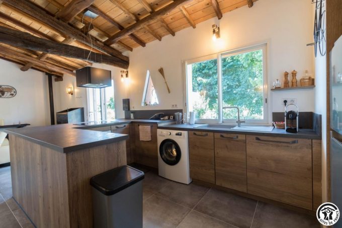 31G101708-d8f8d7854703444bb250701f53bcf018