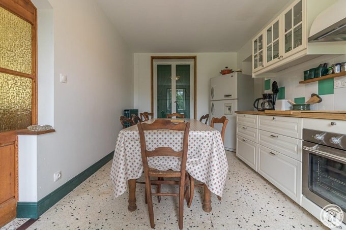 31G101712-1f37de041b674fa5b18d4161717c4410