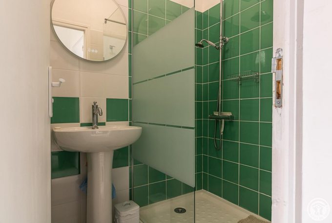 31G101712-5c331f58f16c47aeb1d38d0cf892eb1e