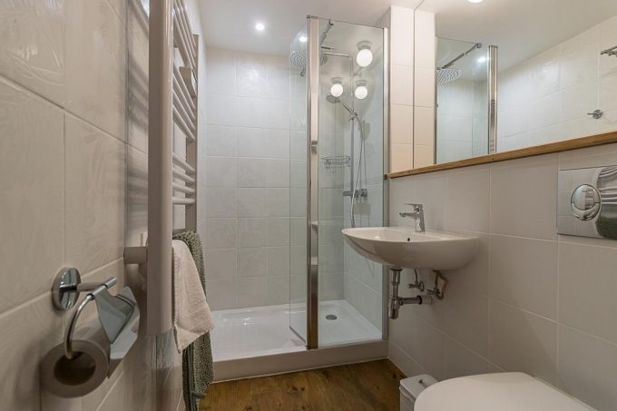 31G101713-94129ecd34074f5ba83469665b835042