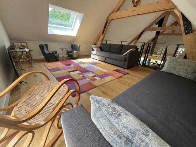 31G101714-1ad37a38707f43daa39266cf0ad1459d