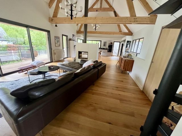 31G101714-bb190037e89f491fb7ed8f751dd2d394