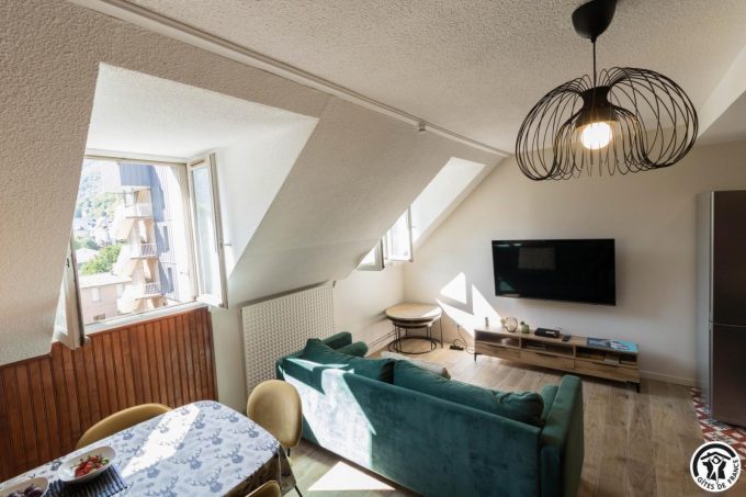 31G101715-54e5220b97464330b844c4d2157dfd07