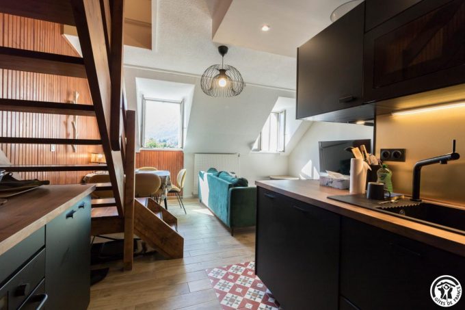 31G101715-88219f827b8c4efebf483ccff1548c75