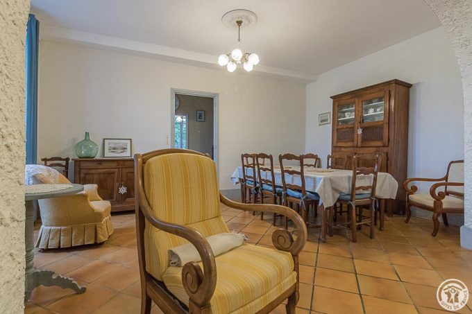 31G101724-0c820a18a18d47bf99c6ab493da23881