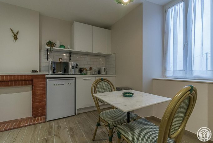 31G101725-5112a29a409448fa8d22bb1c87400274