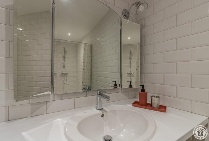 31G101725-88b8bb4077f1457383af032b8e549c08