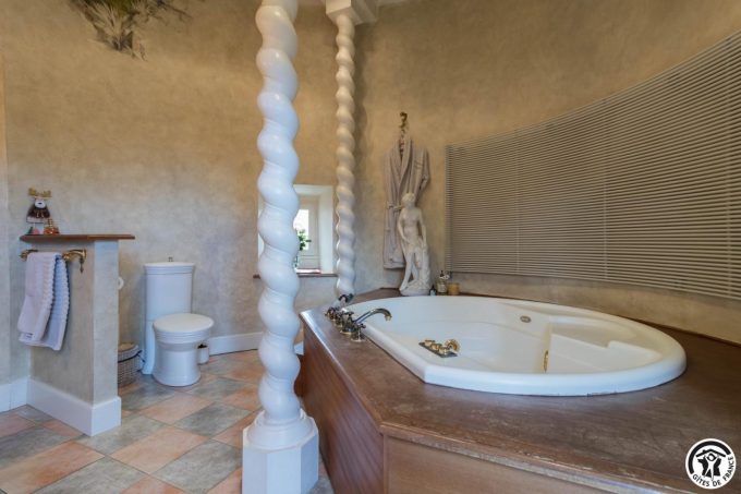 31G101735-37e16b6033a2403895578647a5626990