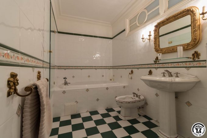 31G101735-545786af4fc14fb7b43283b0c70c54c4