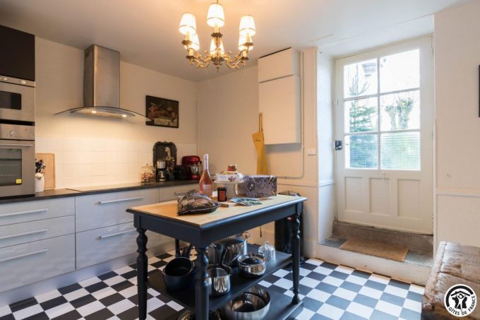 31G101735-bf93189bce8845aeab00350898b1e62e