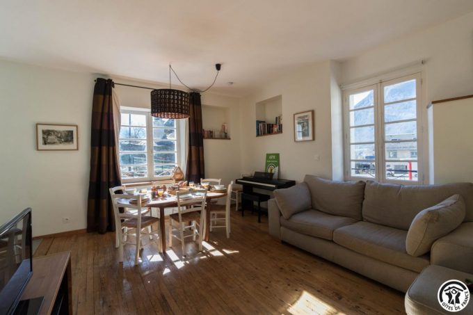 31G101740-12182b165ccd4d09822ef2160e04696c