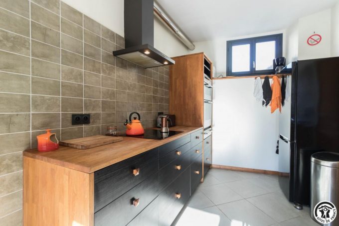 31G101740-e745d76e75a6425492cec3ec8c94cac9