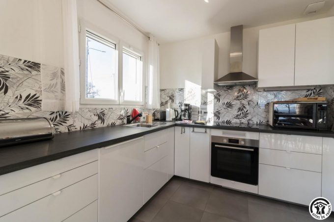 31G101741-762604ba74ca426cb61924086ba0880c