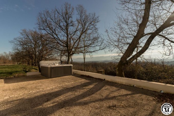 31G101741-a0a9a1c6552e433dba46c30c6d1252b1