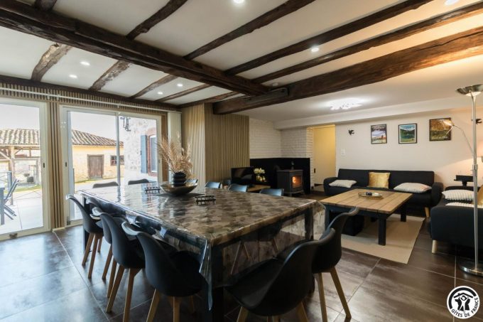 31G101745-0dbe47eaa3ef47e29c285234edd2ba41