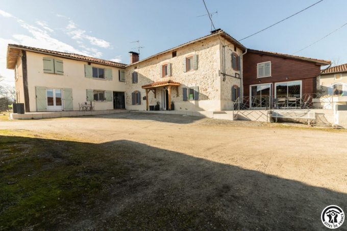 31G101745-341001b10d2a41178d04d86dc5201121