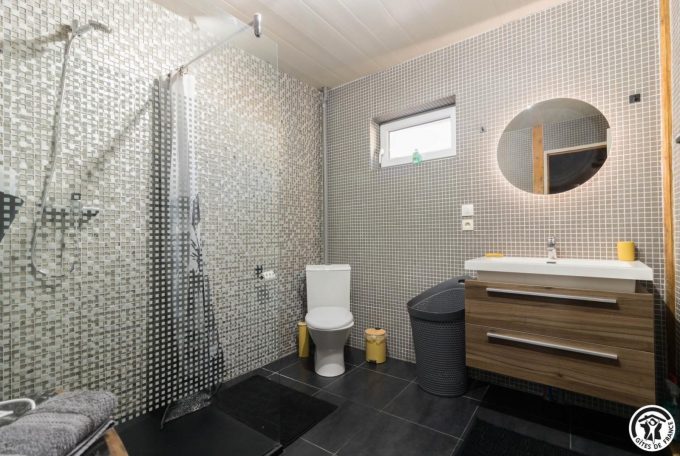 31G101745-3bc47e8b03c84376a4dabb7fcd5542c9