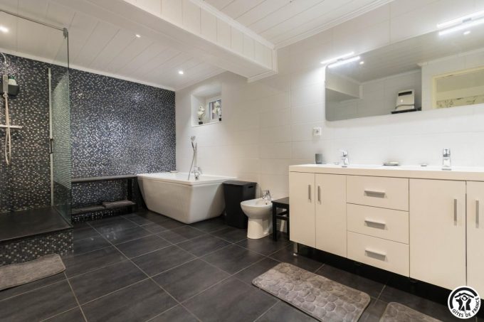 31G101745-563e93d3a8ae4c3fb9355042d7a7503b