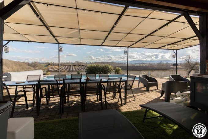 31G101745-7527496ffecc4fe09ad0529cff7eefce