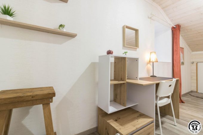 31G101745-8f7611fb6c14472ea4c5e8197d8f6e5c